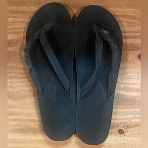 Women’s Rainbow sandals in black. Size 8.